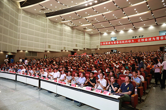 千人齐聚一堂，共享决赛精彩时刻.jpg